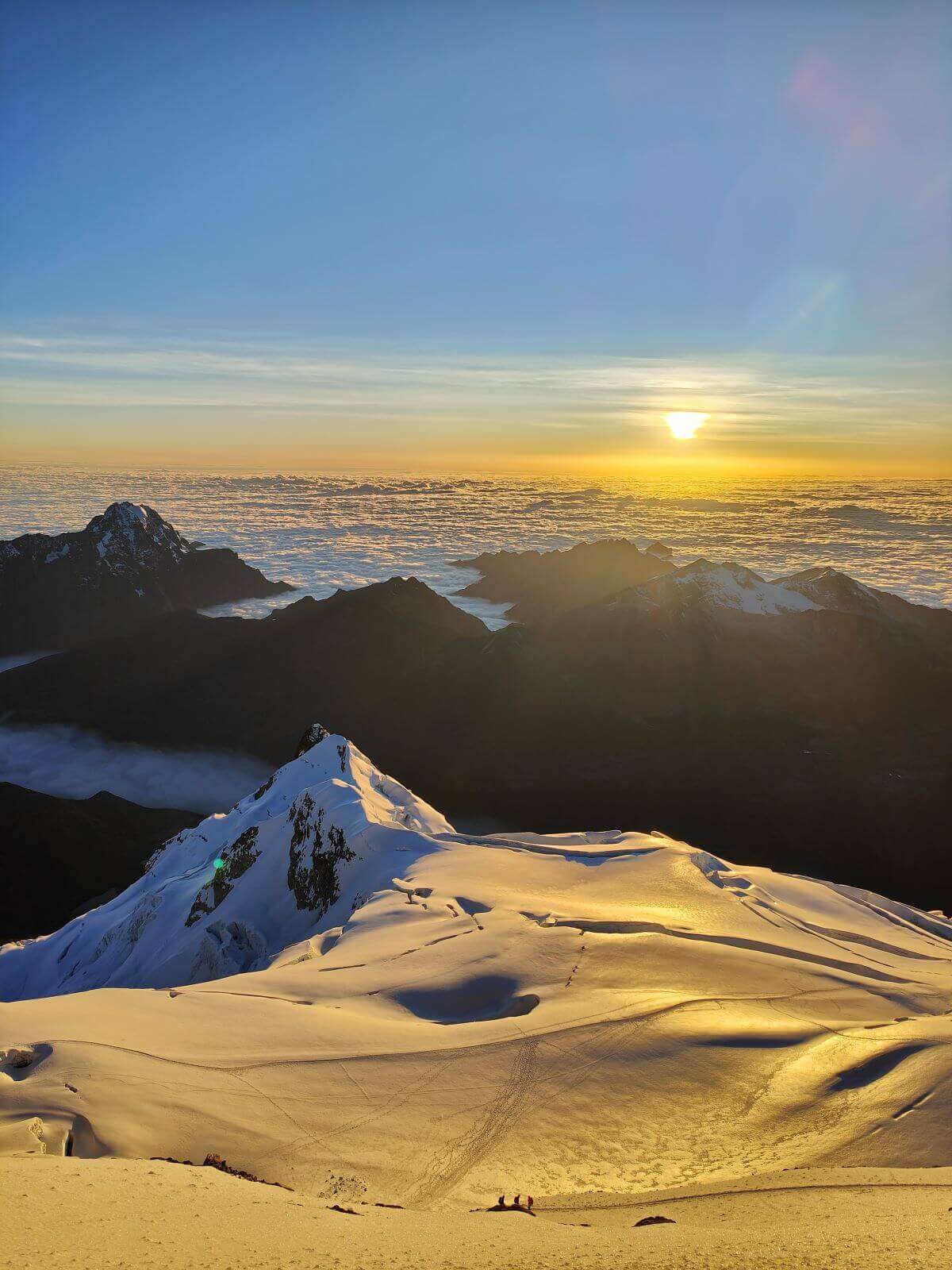 lever de soleil dans les montagnes de Bolivie