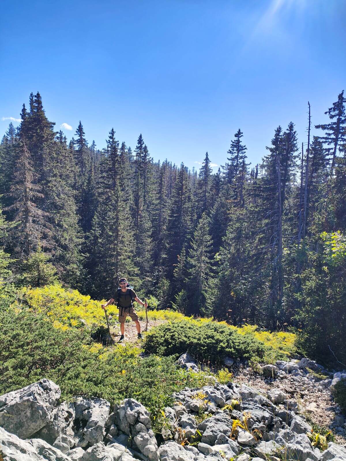 trekkeur avec sac de randonnée